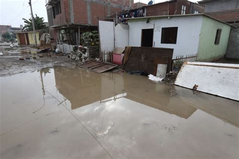 R O Surco Se Desborda E Inunda Varias Viviendas En Chorrillos Galer A