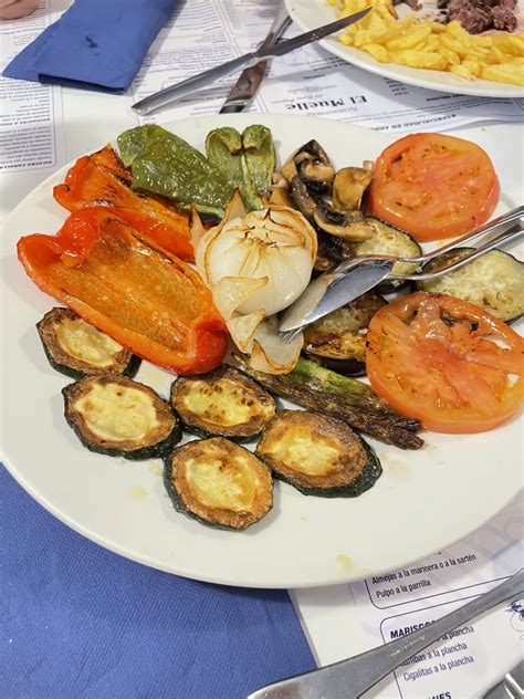 Restaurante El Muelle Del Barrio Pesquero En Santander Men