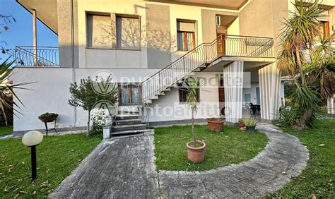 Villa In Vendita A Lucca Lu In Da Rivedere Composto In Lucca Tuscany