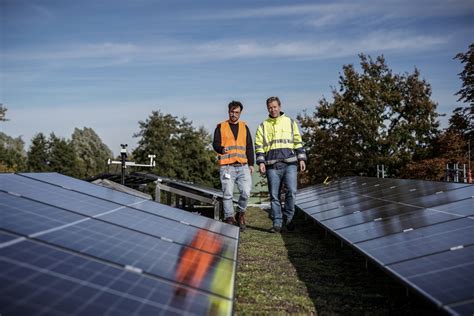 Grüner Strom von den Dächern der Stadt Hamburg Energie Solar