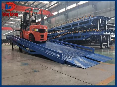 Ton Cargo Loading Ramp Container Terminal Leveler Truck Lifting