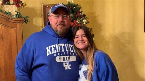 Jason Smith directeur d une école du Kentucky adopte une élève qui