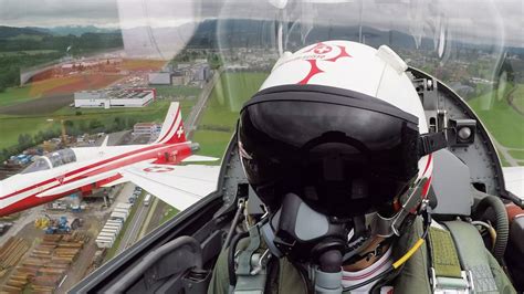 55 Jahre Patrouille Suisse Die Gesichter Hinter Der Staffel Blick