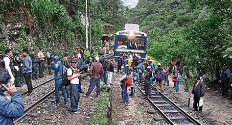 Cusco Suspenden Operaciones Del Tren A Machu Picchu Por Protestas