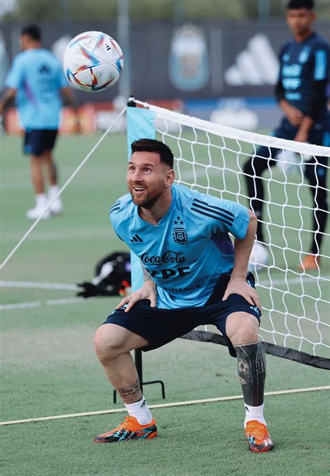 La Selección argentina con Messi se entrenó y reeditó una foto especial