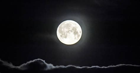 Vollmond Im Februar Bedeutungen Von Schneemond Hornung Und Taumond