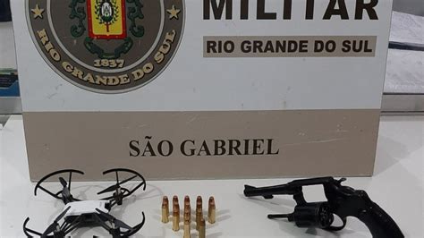 2º REGIMENTO DE POLÍCIA MONTADA EFETUA PRISÃO POR PORTE ILEGAL DE ARMA