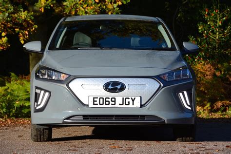 Hyundai Ioniq Electric Premium Se Review Greencarguide