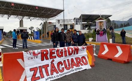 Integrantes de la CNTE en Michoacán toman casetas de cobro