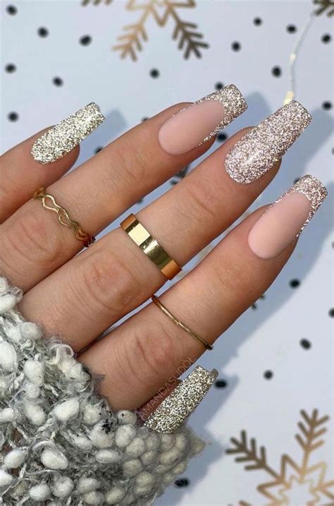 The 39 Prettiest Christmas Holiday Nails Glam Glitter Festive Nails