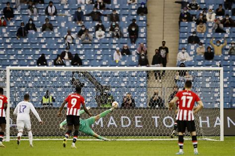 Real Madrid Vs Athletic Club Courtois Atajó Penal Con El Pie En La Final De La Supercopa De