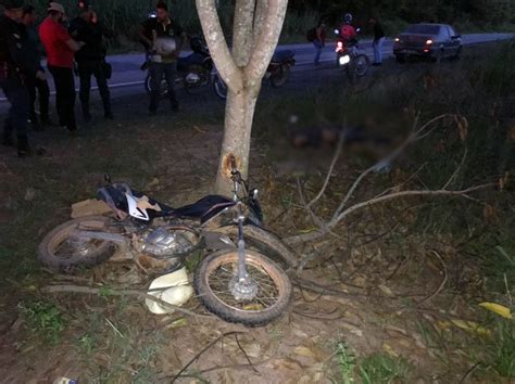 Motociclista morre ao colidir contra árvore Correio de Carajás