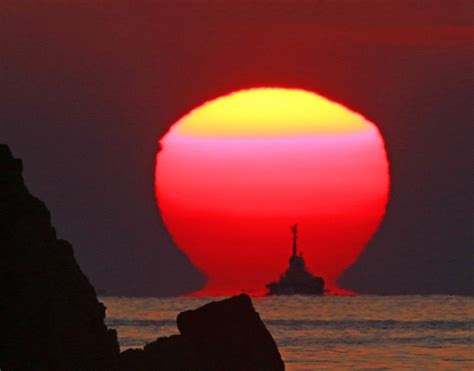 幸運のだるま夕日 すくも観光ナビ