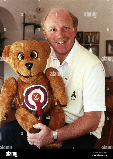 Roger De Courcey with Nookie Bear 1989 Mirrorpix Stock Photo - Alamy