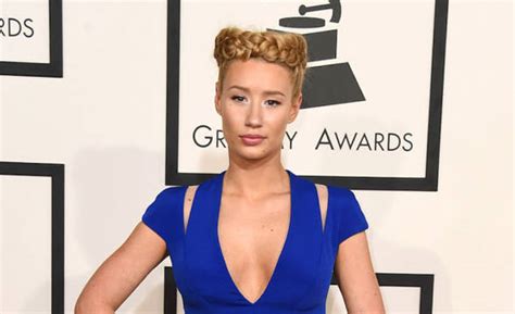 Oh Snap Iggy Azalea Claims She Was Kicked Off Stage After A Wardrobe