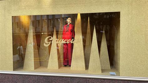 Weihnachtsschaufenster 2022 Globus Ganz In Gold