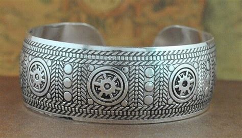 Bohemian Antalya Bangle Antique Silver Plated Carve Pattern Statement