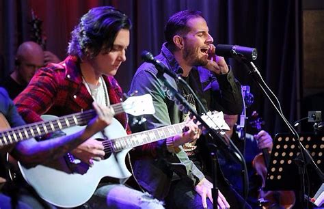 Avenged Sevenfold debut first-ever acoustic performance on new album—listen