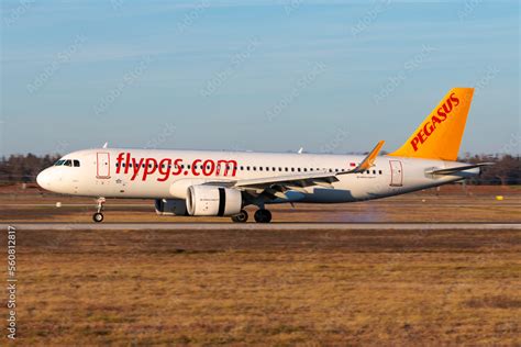 Pegasus Airlines Airbus A320neo A320 251N Landing Airplane