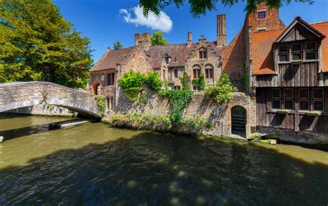 Brugge. Medieval Houses Over the Canal. Stock Image - Image of belgium, reflection: 135308195