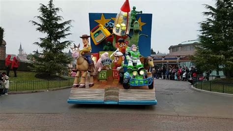 Parade De Disneyland Paris Janvier 2017 Youtube