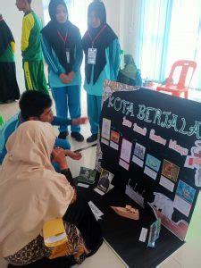 Wadahi Kreatifitas Siswa I HMPS KPI Gelar Lomba Desain Majalah Dinding