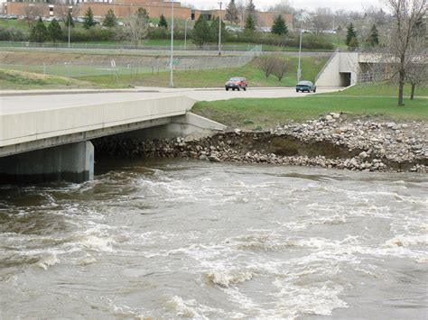 Flood 2011: The Minot Souris River Flood Pictorial Book – Pediment ...