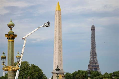 Lobélisque de la place de la Concorde à Paris a retrouvé sa pointe