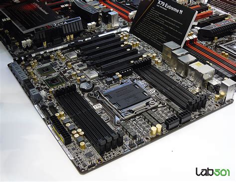 ASRock mostra linha Z77 completa e monstruosa placa mãe Extreme11 X79