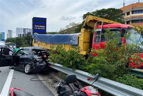 Brek Gagal Berfungsi Lori Pasir Rempuh Tiga Kenderaan Di Lebuhraya