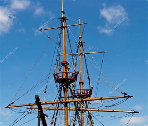 1800 Sailing Ship Mast