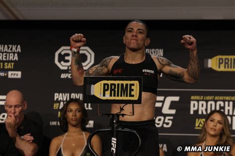 Jessica Andrade def. Mackenzie Dern at UFC 295: Best…