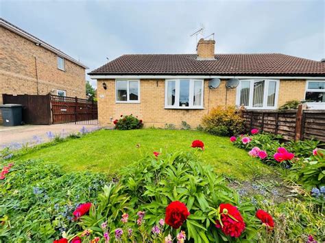 Pinfold Avenue Sherburn In Elmet Leeds Bed Semi Detached Bungalow