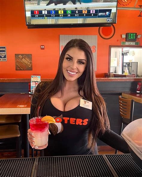 Waitress Annabelle R Hooters