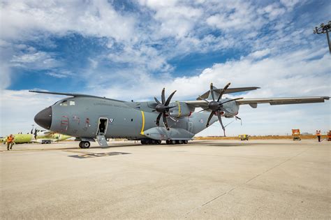 Desarrollo Defensa Y Tecnologia Belica Airbus Entrega Un A400M A Las