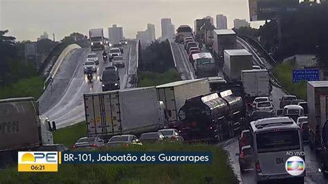 Vídeo Acidente Deixa Trânsito Lento Na Br 101 Na Muribeca Bom Dia