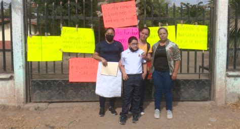 Madres De Familia Toman Escuela En La Villa De Ahome Sinaloa