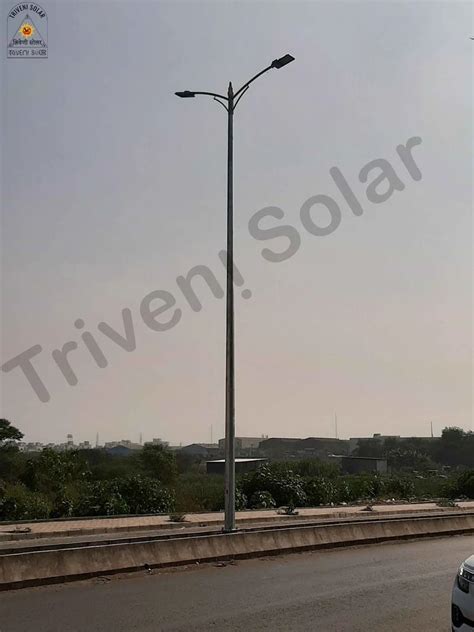 Steel Dual Arm Mtr Octagonal Pole Triveni Solar For Highway At