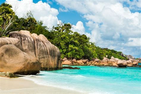 35 BEST Tropical Islands To Visit In The World