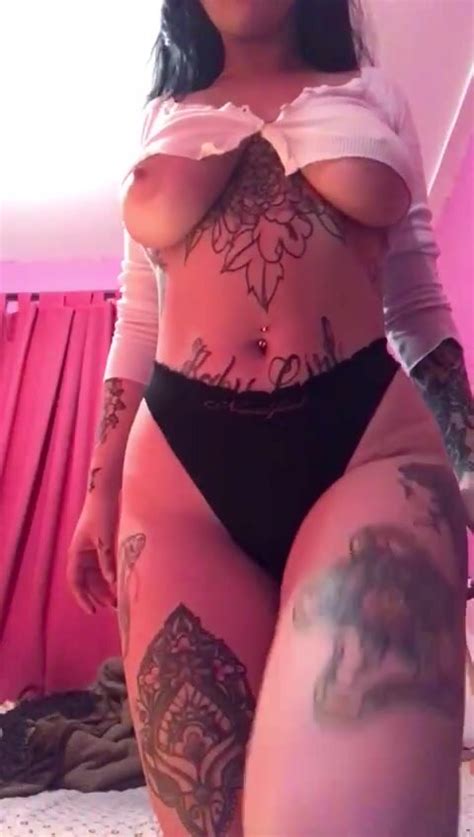 Naked Tattooed Busty Showing And Squeezing Her Huge Melons Cnn Amador