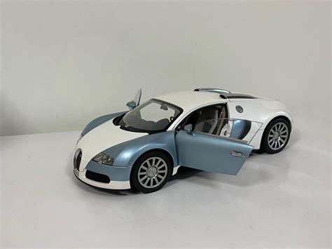 AUTOart Bugatti Veyron EB 16 4 1 18 Pearl Ice Blue Hobbies Toys