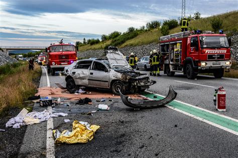 Fahrer Alkoholisiert Auto Kommt Von Der Fahrbahn Ab Und Berschl Gt