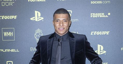 Kylian Mbappé Photocall De La Cérémonie Du Ballon Dor 2021 Au Théâtre Du Châtelet Le 29