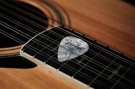 How To Get A Pick Out Of An Acoustic Guitar Robots Net