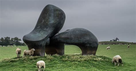 Sheep Piece Henry Moore 1972 Via Henry Moore Art Abstrait Moderne