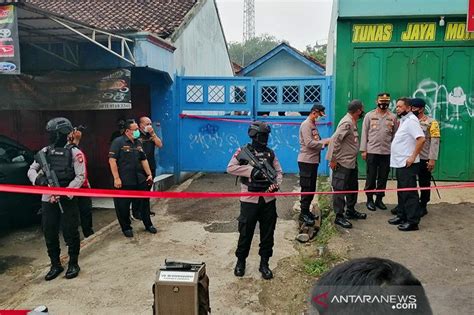 Densus 88 Geledah Rumah Terduga Teroris Di Bekasi ANTARA News