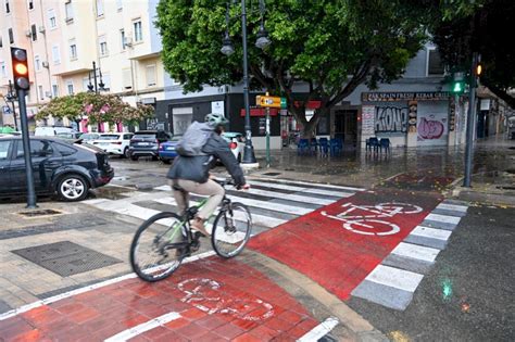 Mobilitat installa una càmera de gestió del trànsit i nous semàfors