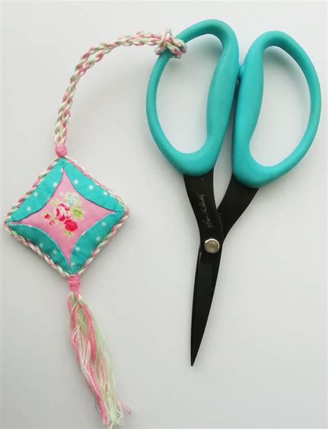 Free Download Scissor Keeper Pattern Endless Thread Design