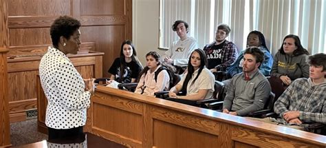 Qu Hosted Il Supreme Court Justice And ﻿2 Appellate Judges Quincy