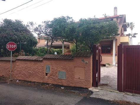 Vendita Villa Bifamiliare In Via Portofino Anzio Buono Stato Con